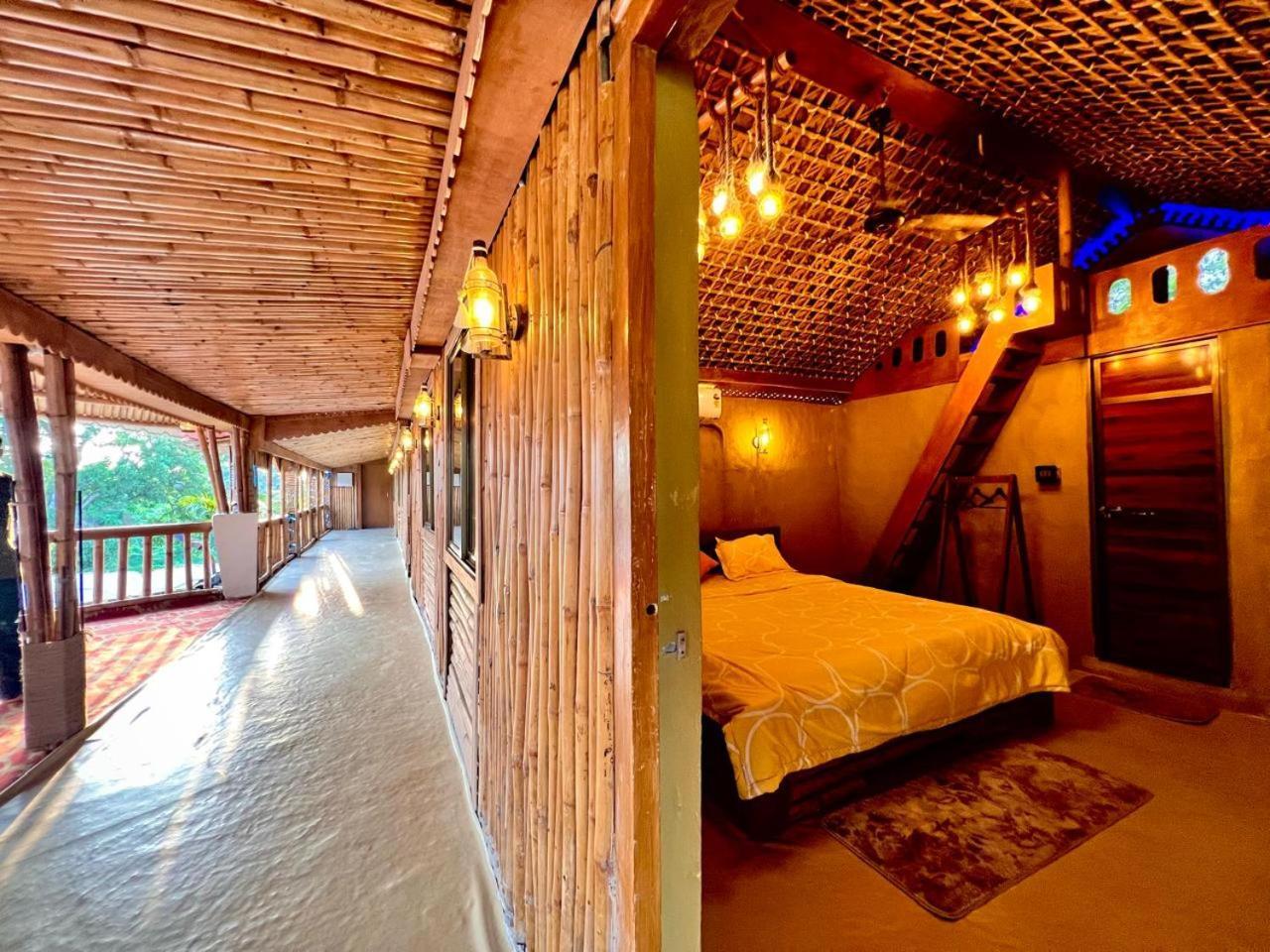 La Pahi Palace- Banquet And Resort Sakri East Exterior foto