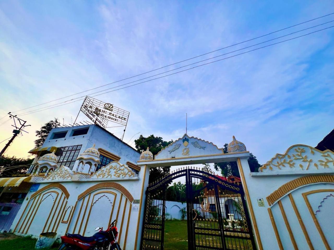 La Pahi Palace- Banquet And Resort Sakri East Exterior foto