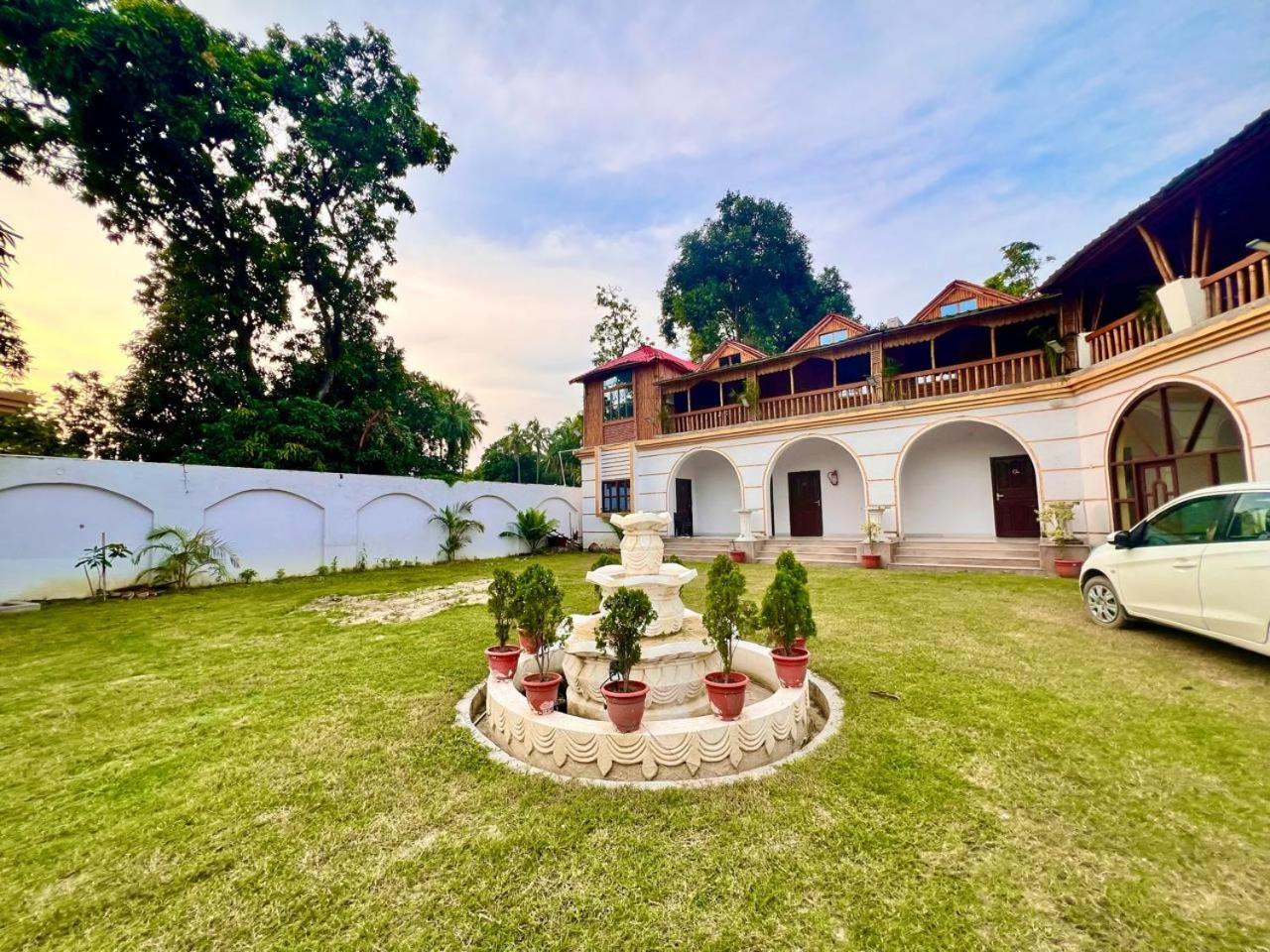 La Pahi Palace- Banquet And Resort Sakri East Exterior foto